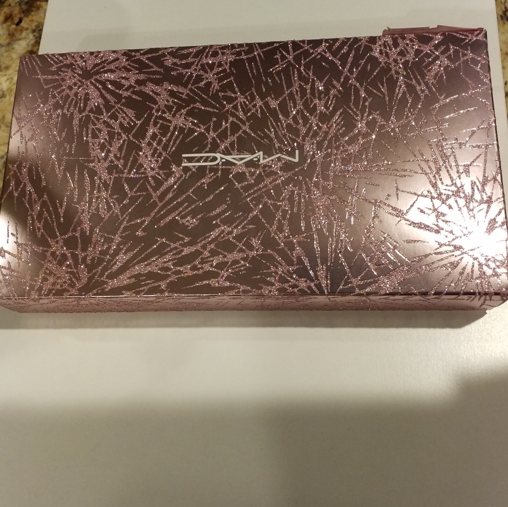 MAC Firelight Makeup Gift Set. Holiday Present Idea! NEW! Party!